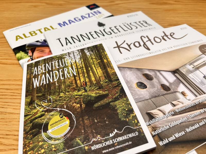 Verschiedene Tourismus-Broschüren wie z.B. das Albtalmagazin, Tannengeflüster